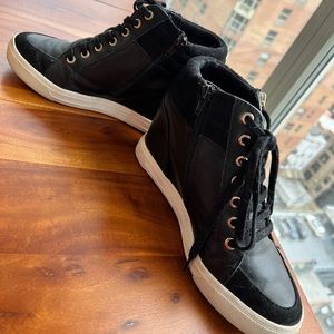 Black sneakers/shoes